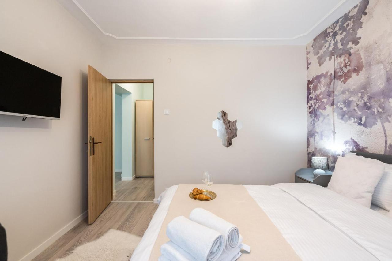 Felicity Apartment By The Park Bucarest Exterior foto